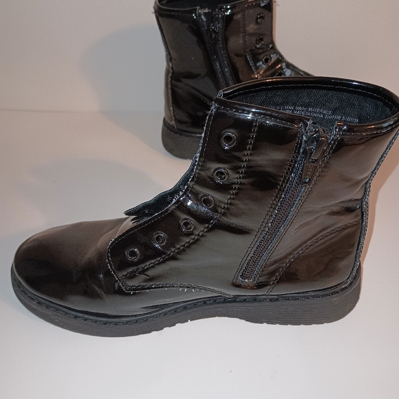 Boots - Picture 9 of 9